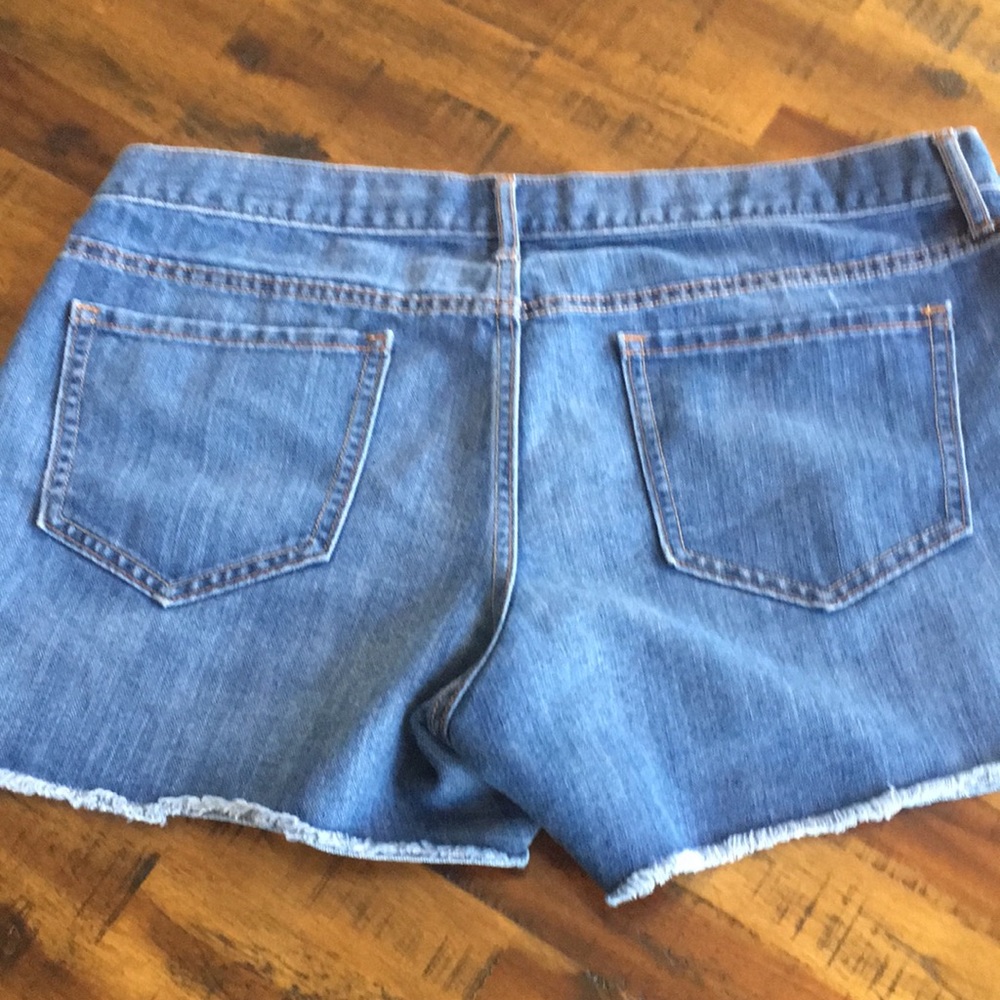 THREE PAIR OF OLD NAVY JEAN SHORTS 🩳 - Picture 4 of 13
